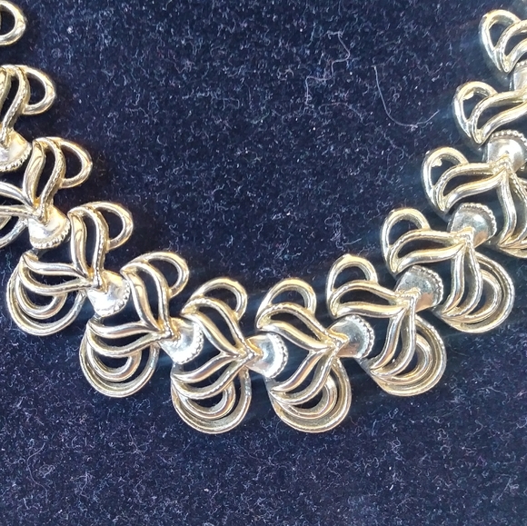 Coro Vintage Goldtone Necklace - Picture 2 of 11